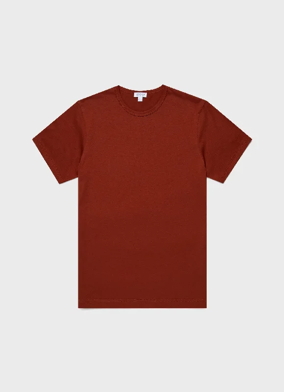 T-Shirt-Sustainable-Men's Classic T-shirt in Dark Clay