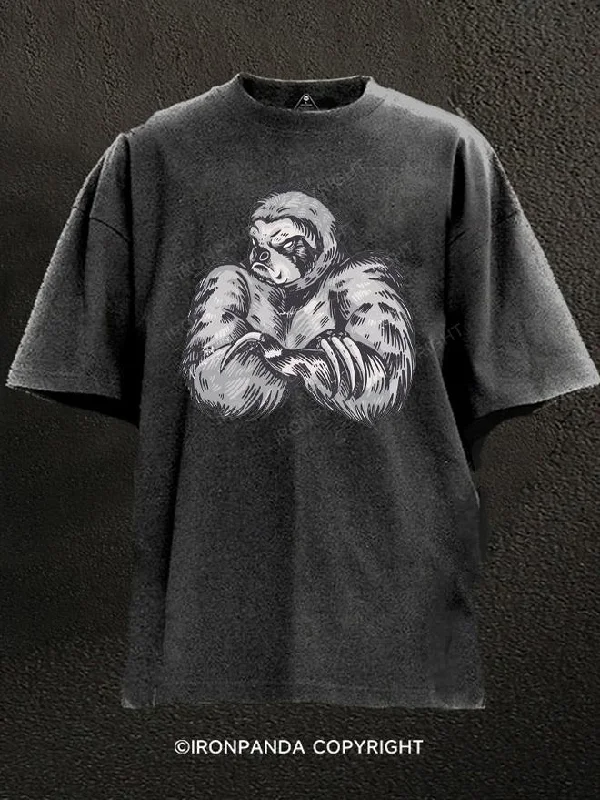 T-Shirt-Performance-muscular sloth bodybuilder Washed Gym Shirt